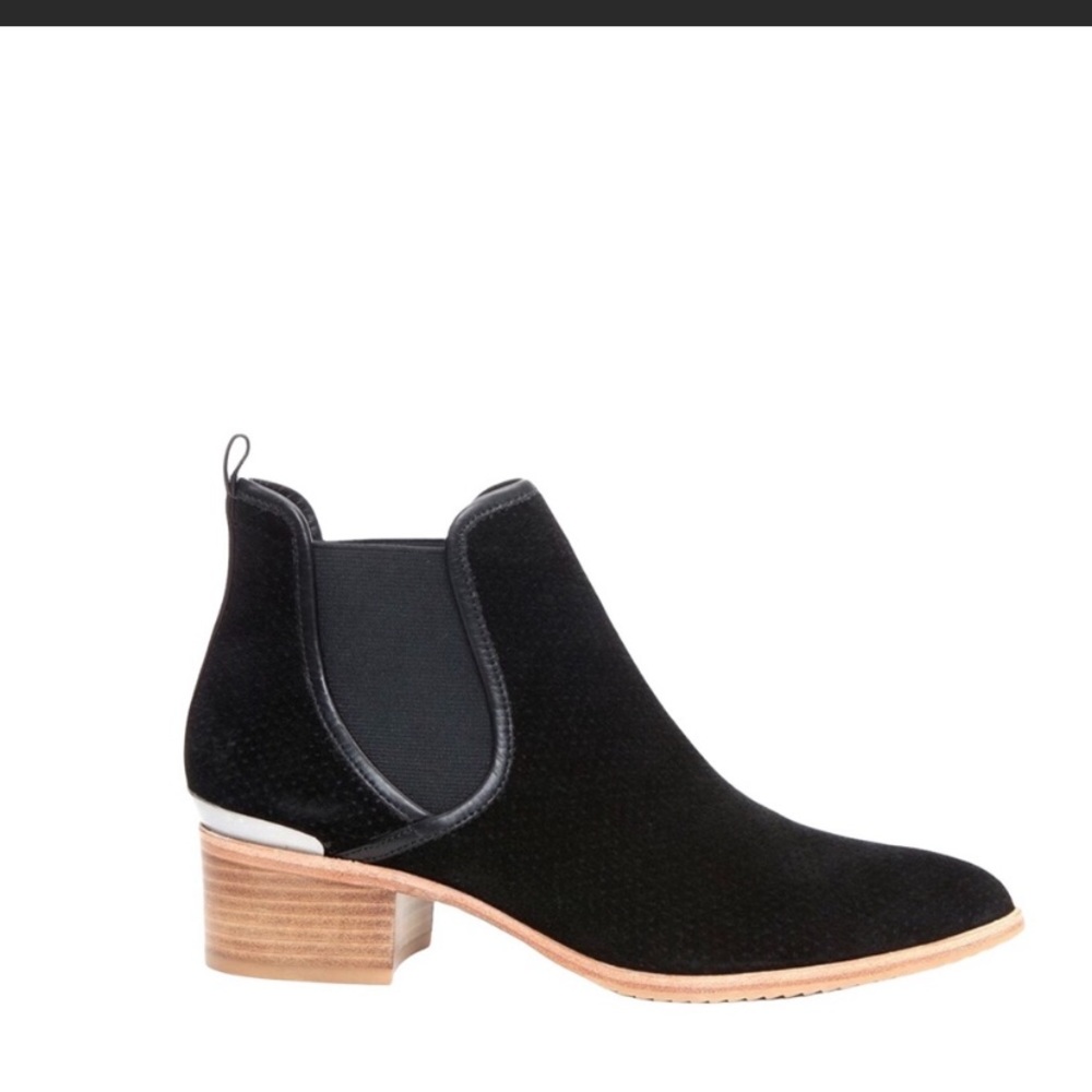 New Donald J. Pliner Diaz Ankle Booties sz. 9
